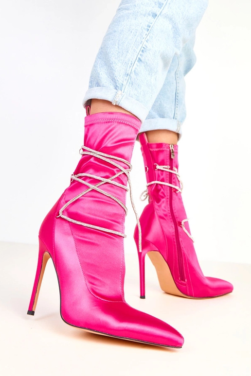 Rožiniai satininiai aulinukai ant...