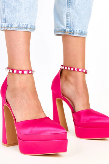 Rožiniai aukštakulniai ant...