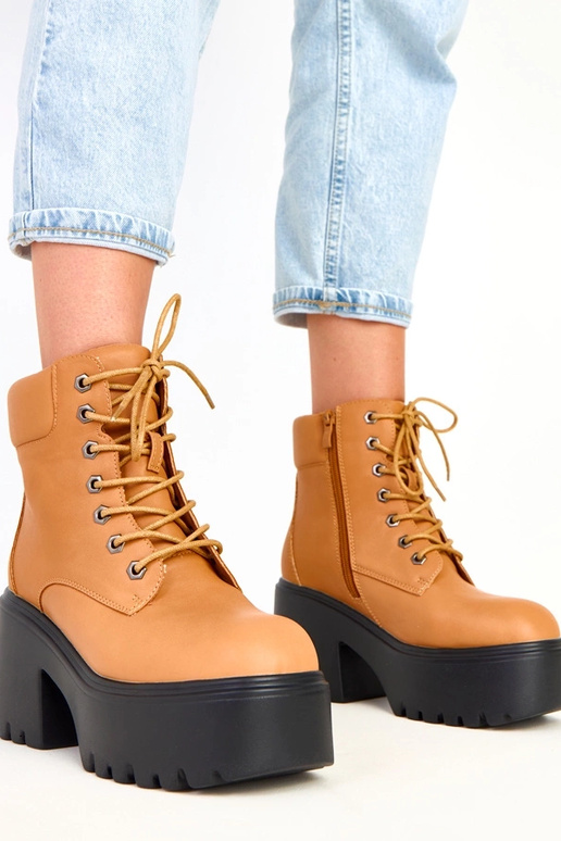 Rudi aulinukai ant masyvaus kulno ir...