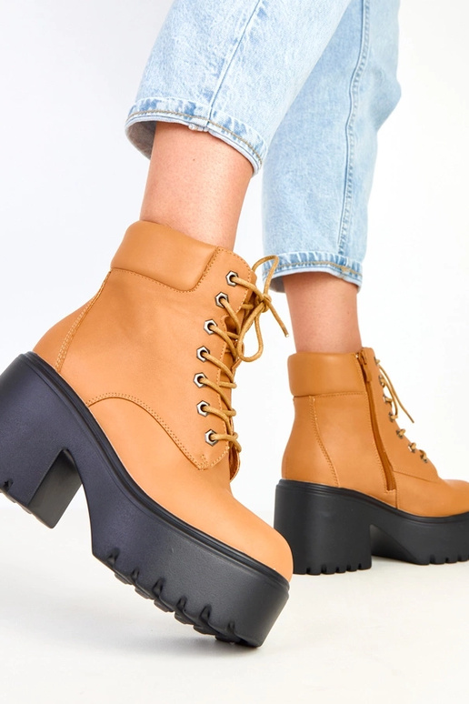 Rudi aulinukai ant masyvaus kulno ir...