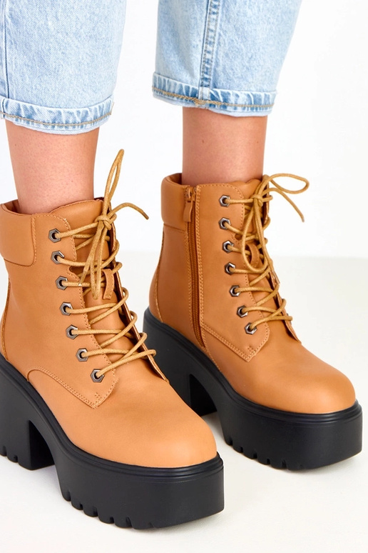 Rudi aulinukai ant masyvaus kulno ir...