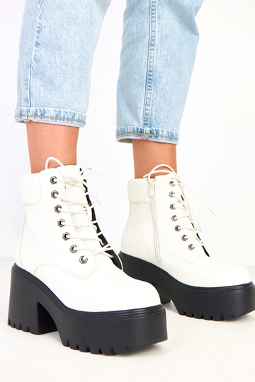 Balti aulinukai ant...