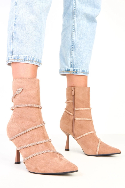 Smėlio spalvos aulinukai ant kulniuko... Smėlio spalvos aulinukai ant kulniuko...