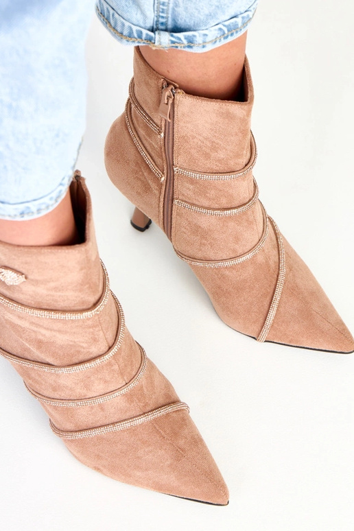 Smėlio spalvos aulinukai ant kulniuko... Smėlio spalvos aulinukai ant kulniuko...