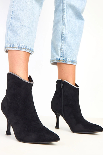 Juodi moteriški aulinukai...