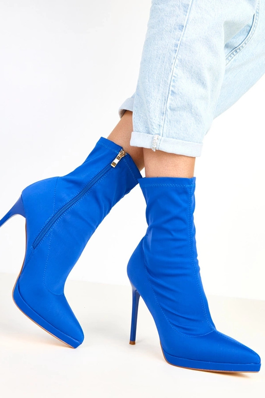 Mėlyni satininiai aulinukai ant kulno...