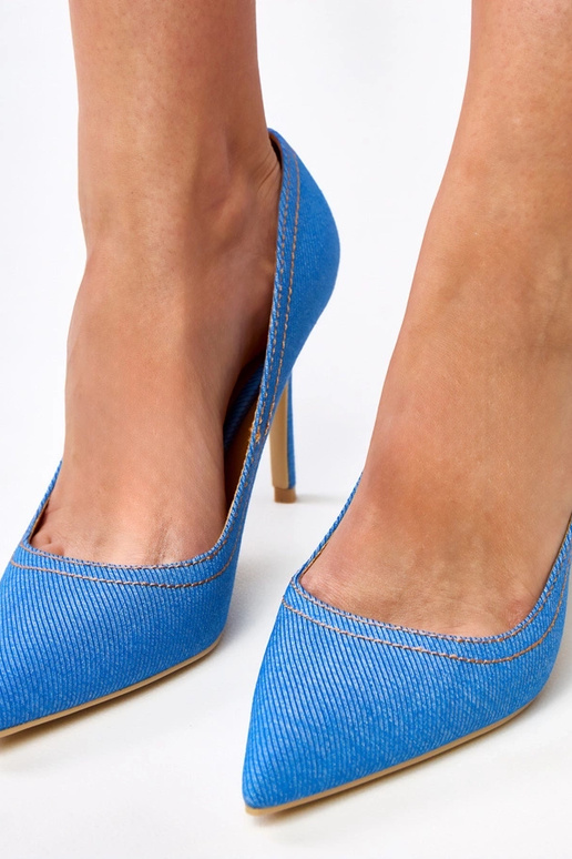 Šviesiai mėlyni aukštakulniai... Šviesiai mėlyni aukštakulniai...