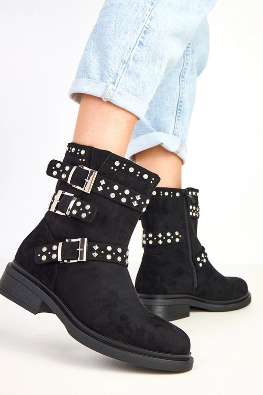 Juodos botinės su cirkoniais ant žemo... Juodos botinės su cirkoniais ant žemo...