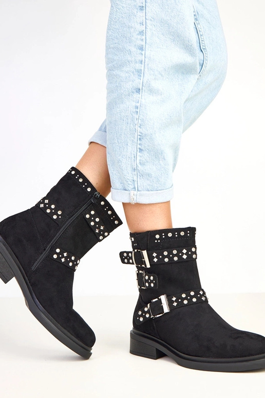 Juodos botinės su cirkoniais ant žemo... Juodos botinės su cirkoniais ant žemo...