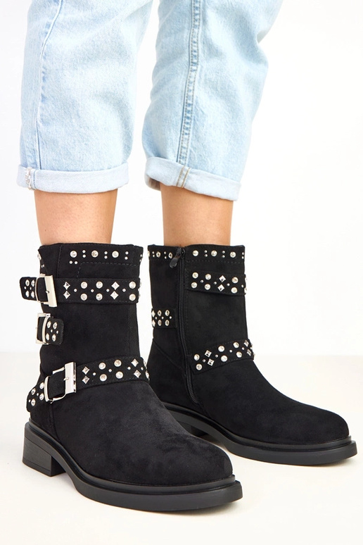 Juodos botinės su cirkoniais ant žemo... Juodos botinės su cirkoniais ant žemo...