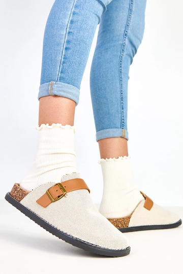 Rudos šlepetės ant... 2