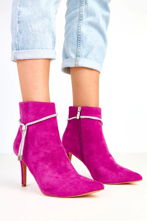 Violetinės botinės ant aukštakulnio... Violetinės botinės ant aukštakulnio...