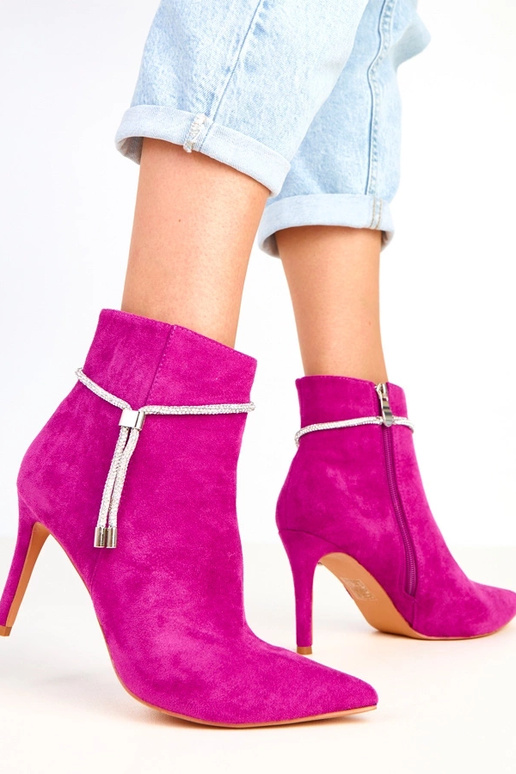 Violetinės botinės ant aukštakulnio... Violetinės botinės ant aukštakulnio...