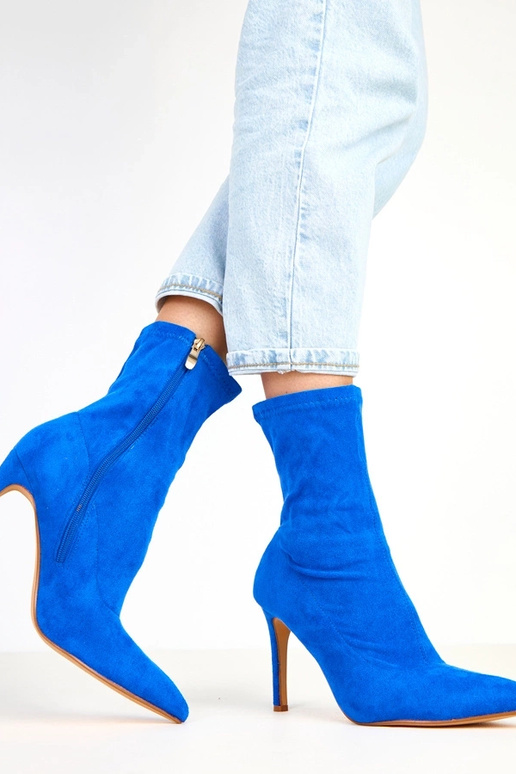 Mėlynos zomšinės botinės ant... Mėlynos zomšinės botinės ant...