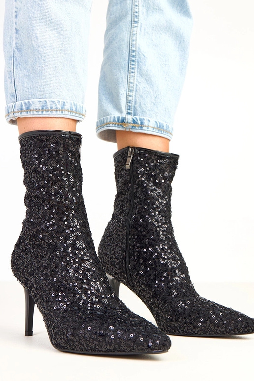 Juodos botinės su blizgučių apdailimu... Juodos botinės su blizgučių apdailimu...