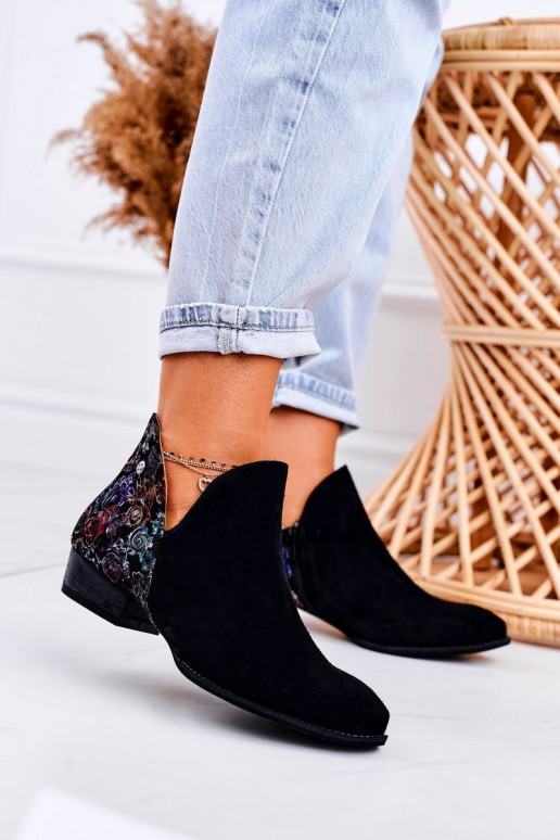 Moteriški aulinukai Tai turiciejka juodos spalvos su gėlėmis 04091-57