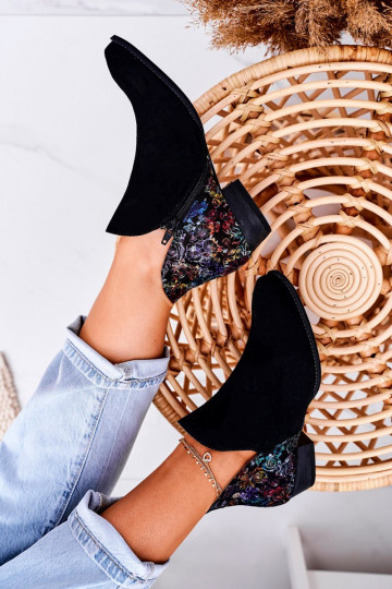 Moteriški aulinukai Tai turiciejka juodos spalvos su gėlėmis 04091-57 2