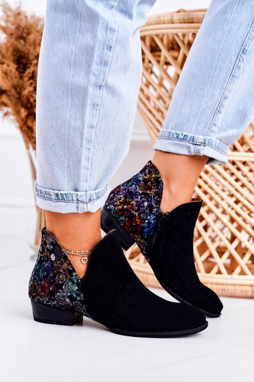 Moteriški aulinukai Tai turiciejka juodos spalvos su gėlėmis 04091-57