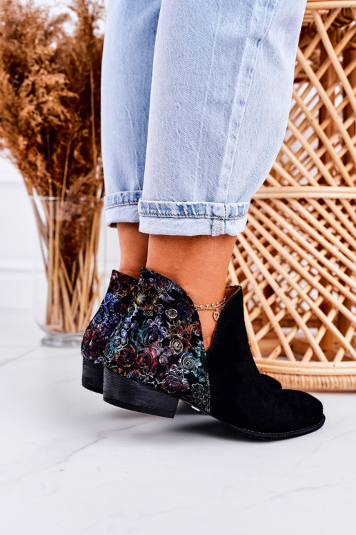 Moteriški aulinukai Tai turiciejka juodos spalvos su gėlėmis 04091-57