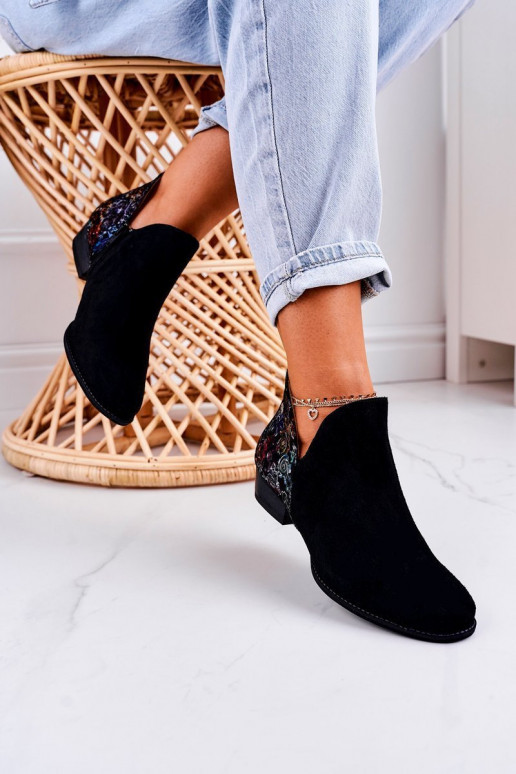 Moteriški aulinukai Tai turiciejka juodos spalvos su gėlėmis 04091-57