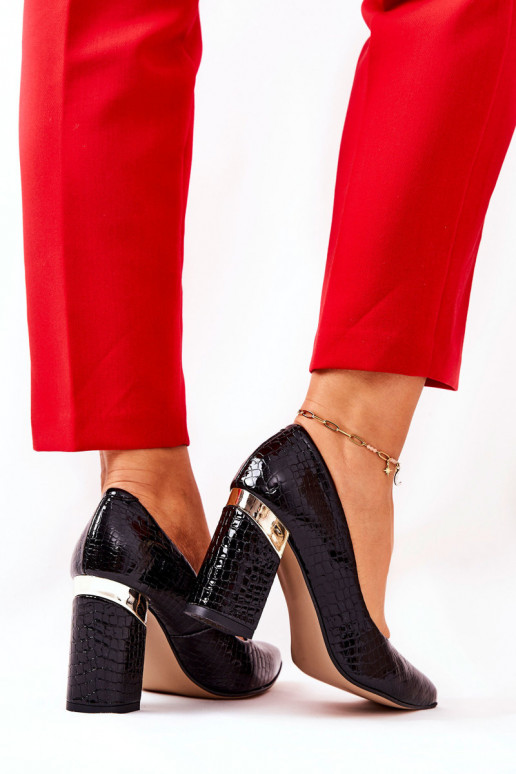 Oda Bateliai LeĮskis su gyvatės odos imitacija 3117 juodos spalvos