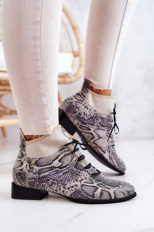 Moteriški aulinukai iš zomšos Avalynė su gyvatės odos imitacija Tai turiciejka 04744-03 smėlio spalvos Moteriški aulinukai iš zomšos Avalynė su gyvatės odos imitacija Tai turiciejka 04744-03 smėlio spalvos