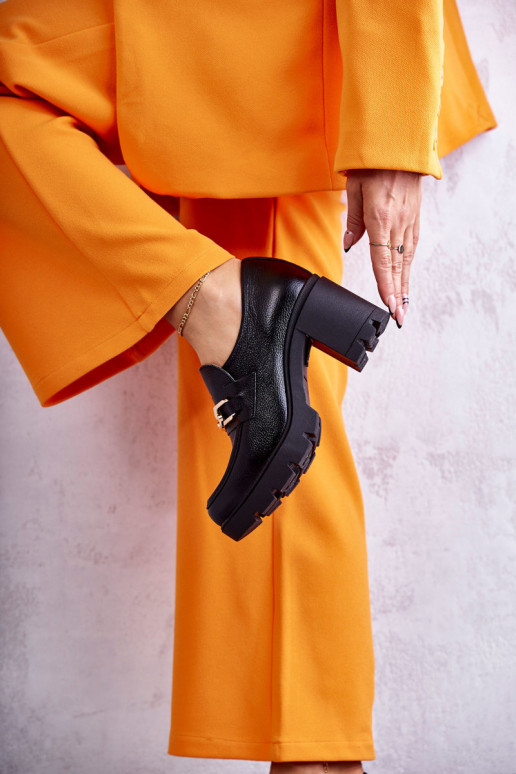 Oda batai su kulniukais su aukso spalvos detalėmis juodos spalvos Lemar Mikeyla