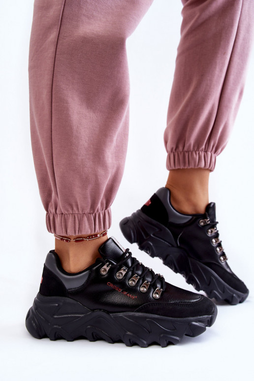 Moteriškas Sneakers modelio batai su platforma Cross Jeans KK2R4073C juodos spalvos Moteriškas Sneakers modelio batai su platforma Cross Jeans KK2R4073C juodos spalvos