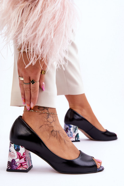 Oda Bateliai su dekoruotais kulnais LeĮskis Shoes 2608/K juodos spalvos