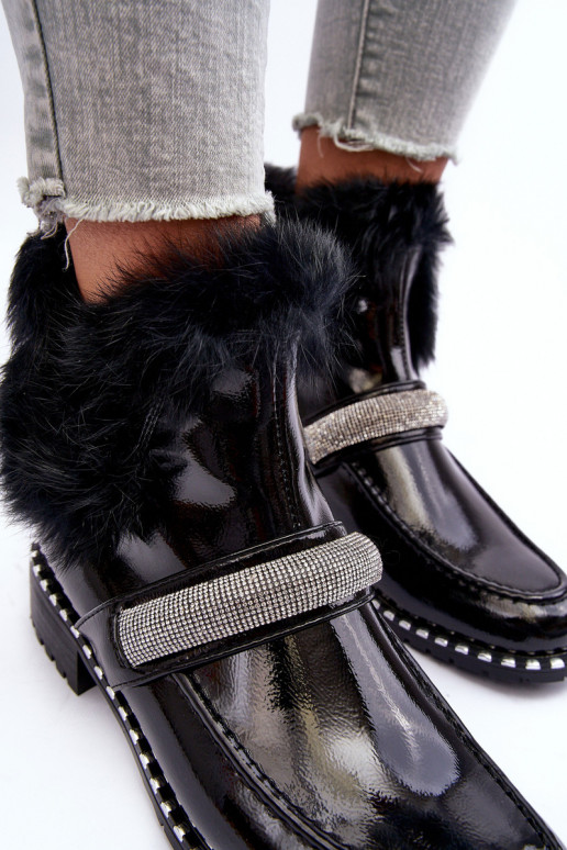 Žemas Aulinukai su lako efektu su kailiuku Ir Dekoracija S.Barski MR870-74 juodos spalvos Žemas Aulinukai su lako efektu su kailiuku Ir Dekoracija S.Barski MR870-74 juodos spalvos