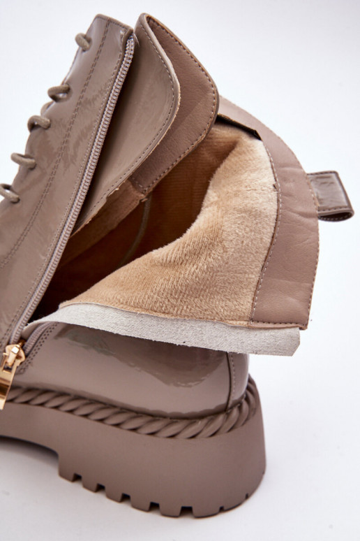 Moteriškas su lako efektu Darbiniai kulkšnies batai su ornamentais smėlio spalvos S.Barski MR870-67 Moteriškas su lako efektu Darbiniai kulkšnies batai su ornamentais smėlio spalvos S.Barski MR870-67