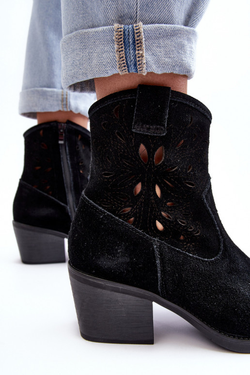 Zomšiniai batai kaubojiško stiliaus su aužūro elementais D&A SN622-20 juodos spalvos Zomšiniai batai kaubojiško stiliaus su aužūro elementais D&A SN622-20 juodos spalvos