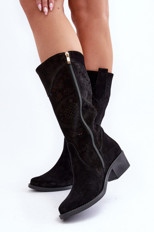 Zazoo 4043 iš zomšos ilgaauliai batai Ant žemo kulno su aužūro elementais juodos spalvos Zazoo 4043 iš zomšos ilgaauliai batai Ant žemo kulno su aužūro elementais juodos spalvos