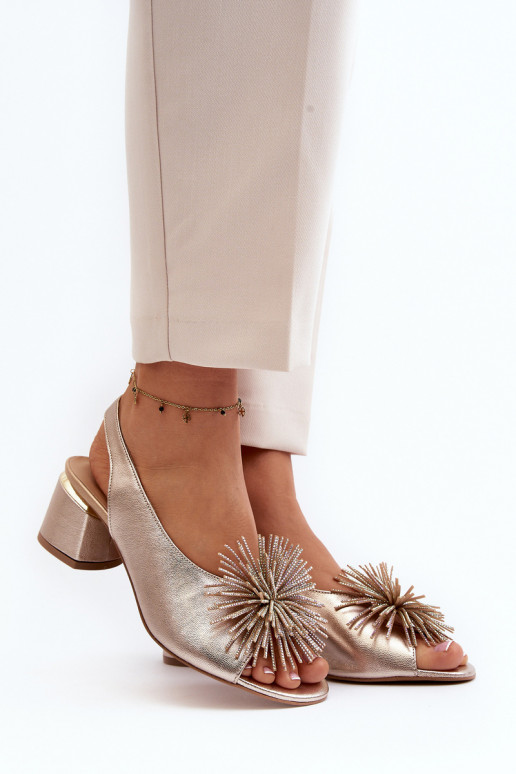 Moteriškos basutės su ornamentais Laura Messi 2719 aukso spalvos Moteriškos basutės su ornamentais Laura Messi 2719 aukso spalvos