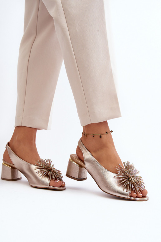 Moteriškos basutės su ornamentais Laura Messi 2719 aukso spalvos Moteriškos basutės su ornamentais Laura Messi 2719 aukso spalvos