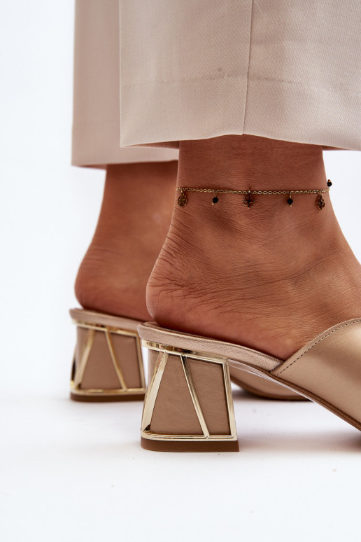 Elegantiško stiliaus Moteriškos šlepetės su kulniukais Laura Messi 2771 aukso spalvos Elegantiško stiliaus Moteriškos šlepetės su kulniukais Laura Messi 2771 aukso spalvos