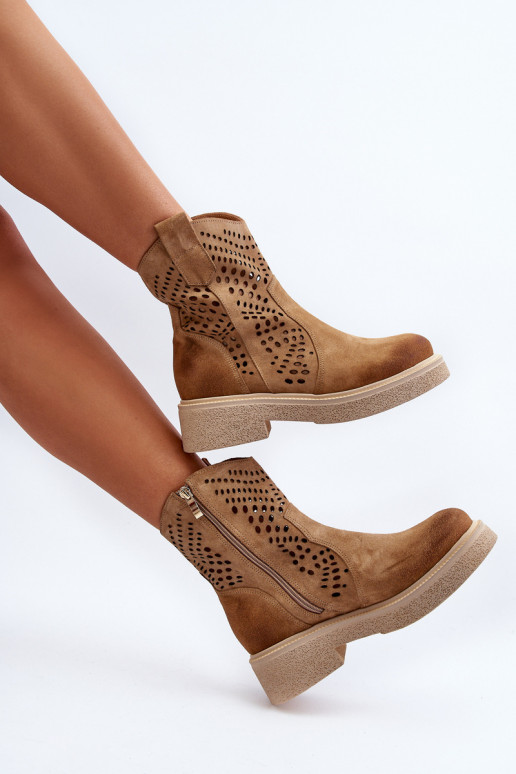 Zazoo 3470 Zomšiniai batai Moteriškas su plačiais kulniukais su aužūro elementais smėlio spalvos Zazoo 3470 Zomšiniai batai Moteriškas su plačiais kulniukais su aužūro elementais smėlio spalvos