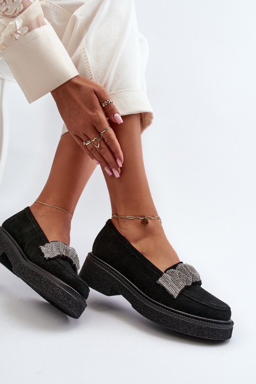 Zazoo 3419 moteriški mokasinai iš zomšos Su dekoratyvine juostele juodos spalvos Zazoo 3419 moteriški mokasinai iš zomšos Su dekoratyvine juostele juodos spalvos