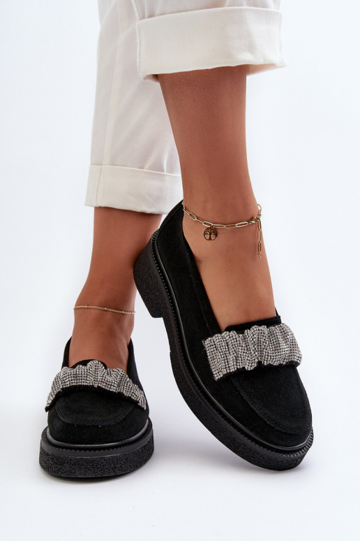 Zazoo 3419 moteriški mokasinai iš zomšos Su dekoratyvine juostele juodos spalvos Zazoo 3419 moteriški mokasinai iš zomšos Su dekoratyvine juostele juodos spalvos