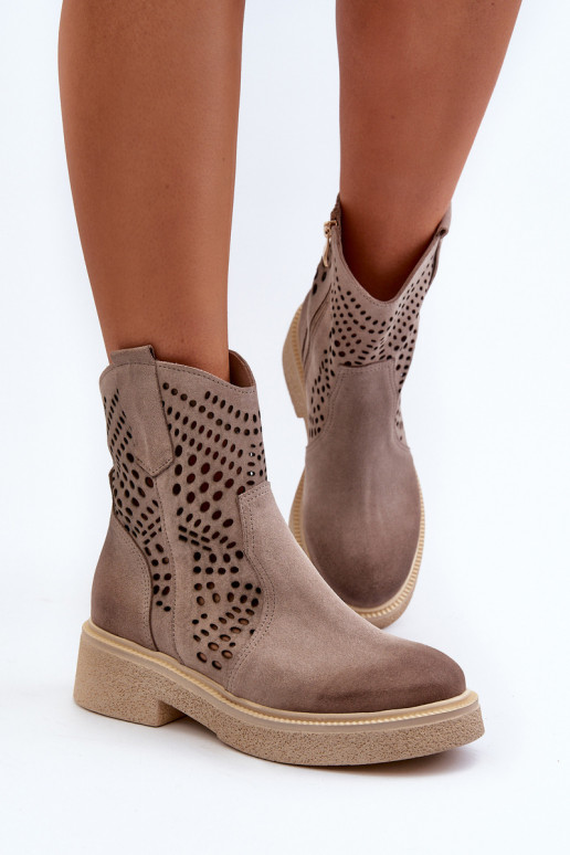 Zazoo 3470 Zomšiniai batai Moteriškas su plačiais kulniukais su aužūro elementais kapučino spalvos Zazoo 3470 Zomšiniai batai Moteriškas su plačiais kulniukais su aužūro elementais kapučino spalvos