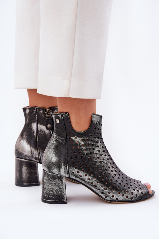 Oda Ažūriniai aulinukai Tai turiciejka 05420-01 juodos spalvos Oda Ažūriniai aulinukai Tai turiciejka 05420-01 juodos spalvos