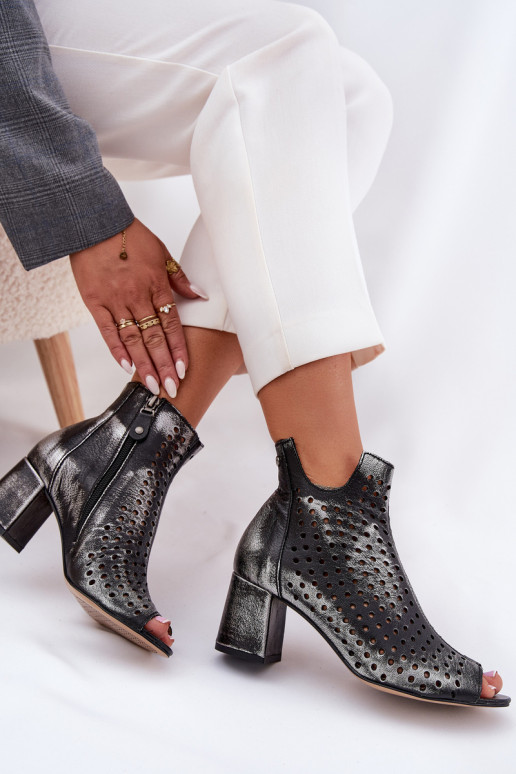 Oda Ažūriniai aulinukai Tai turiciejka 05420-01 juodos spalvos Oda Ažūriniai aulinukai Tai turiciejka 05420-01 juodos spalvos