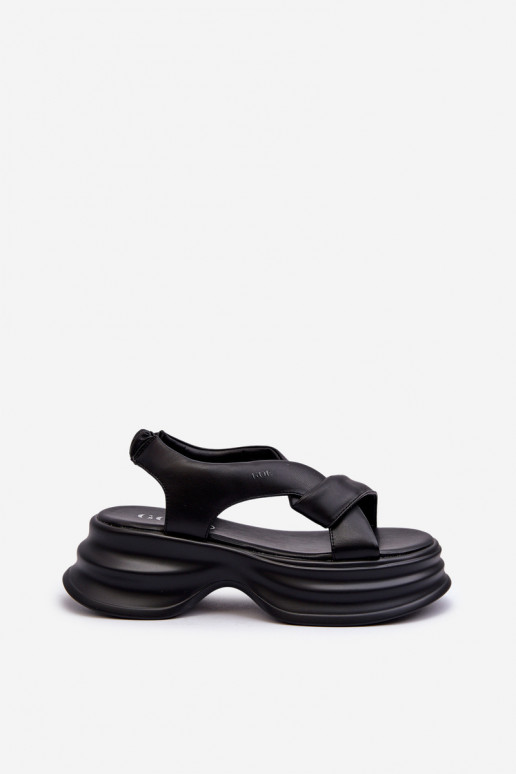 Moteriškos basutės Moteriškas su madingais masyviais padais juodos spalvos GOE NN2N4106