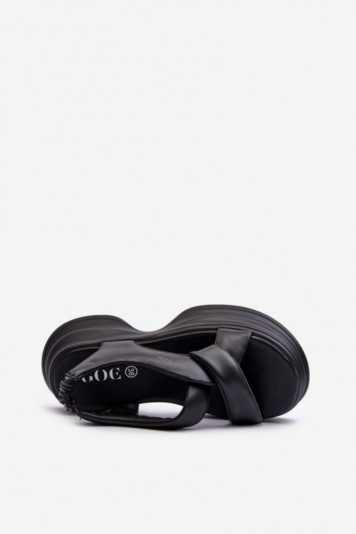 Moteriškos basutės Moteriškas su madingais masyviais padais juodos spalvos GOE NN2N4106