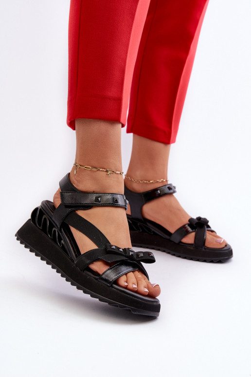 Moteriškos basutės su kaspinais D&A CR956 juodos spalvos Moteriškos basutės su kaspinais D&A CR956 juodos spalvos