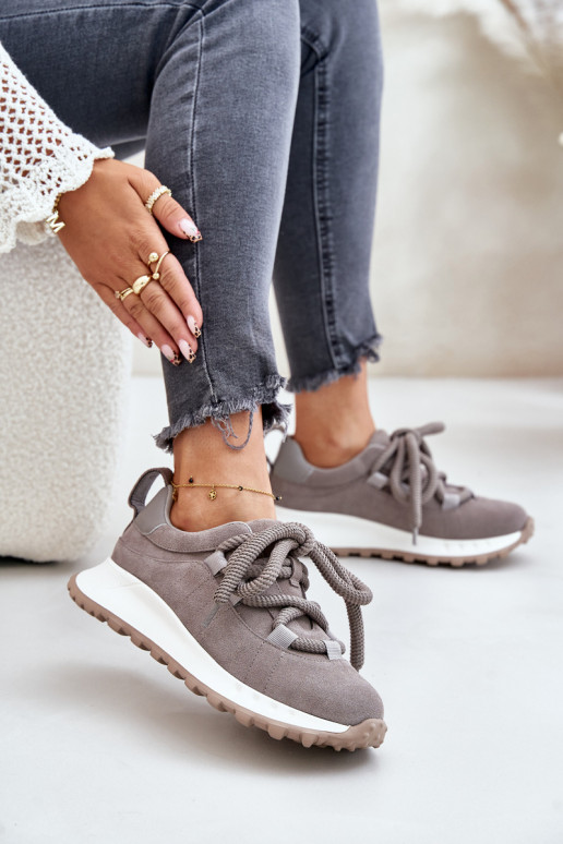 iš zomšos Sneakers modelio batai MoteriškassuGrubym Suvarstymasm Artiker 54C1465 pilkos spalvos