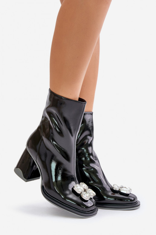 su lako efektu Moteriški aulinukai su ornamentais D&A MR880-019 juodos spalvos su lako efektu Moteriški aulinukai su ornamentais D&A MR880-019 juodos spalvos