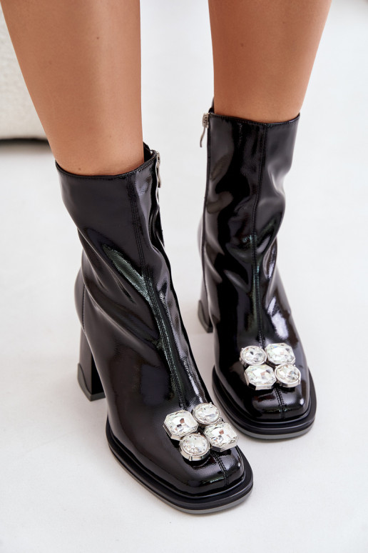 su lako efektu Moteriški aulinukai su ornamentais D&A MR880-019 juodos spalvos su lako efektu Moteriški aulinukai su ornamentais D&A MR880-019 juodos spalvos