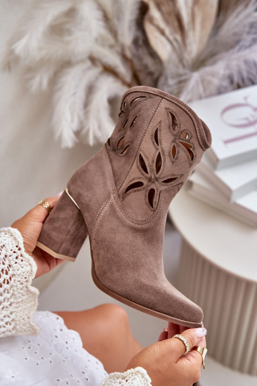 Ažūriniai aulinukai iš zomšos su kulniukais LeĮskis 3629 smėlio spalvos Ažūriniai aulinukai iš zomšos su kulniukais LeĮskis 3629 smėlio spalvos