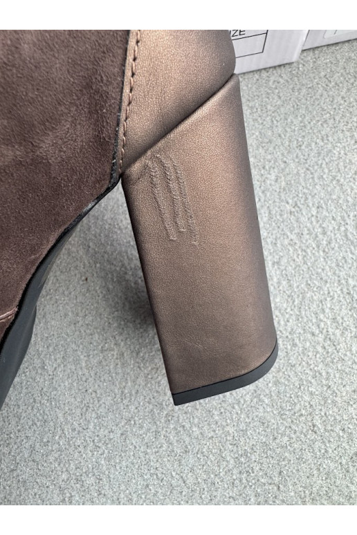 Zomšiniai bateliai su kulniukais Laura Messi 2702 rudos spalvos